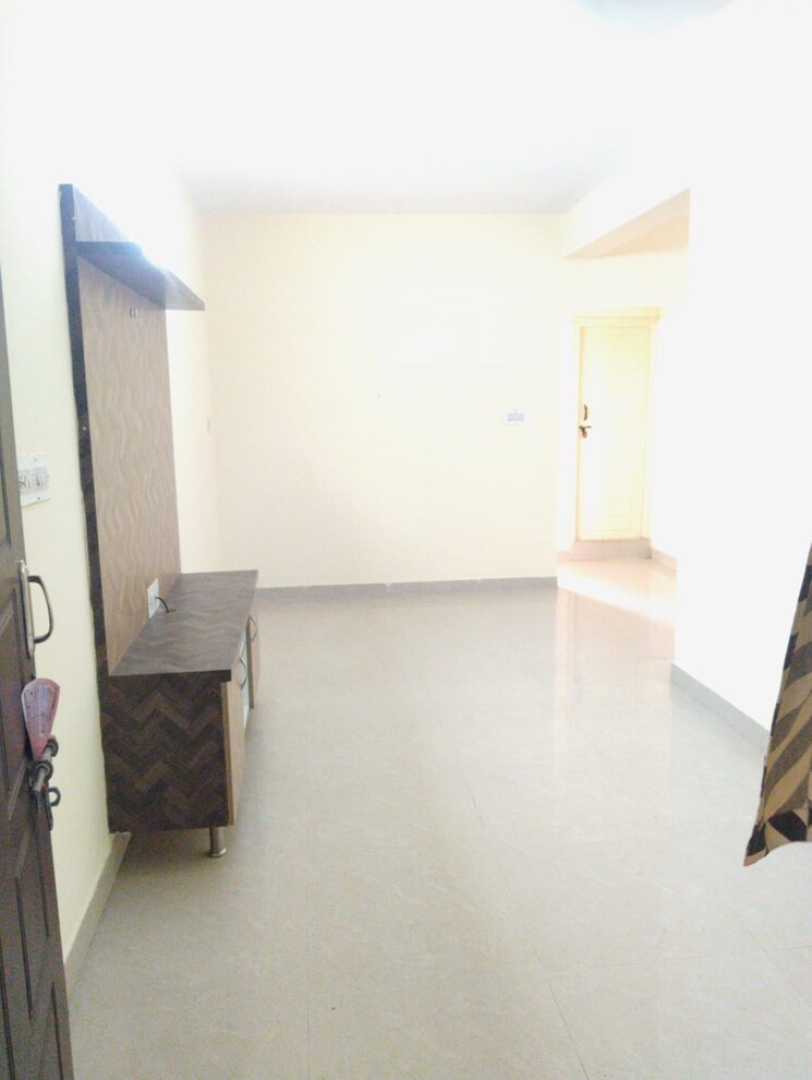 Room, hosa road 2 Bedroom 1000 Sq.Ft. Apartment In Hosa Road Bangalore 9249775