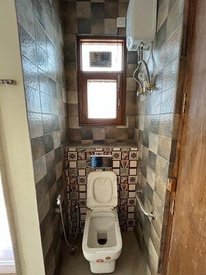 Building Lobby in 3 BHK Builder Floor at Sector 21 – for Rent