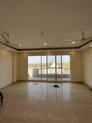 3 BHK Builder Floor For Rent in Sector 21