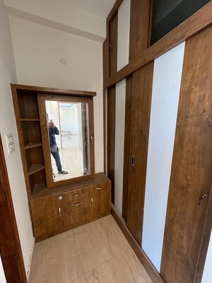 Room in 3 BHK Builder Floor at Sector 21 – for Rent