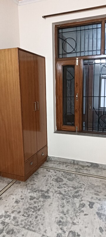 Room in 3 BHK Apartment at Sector 21c – for Rent