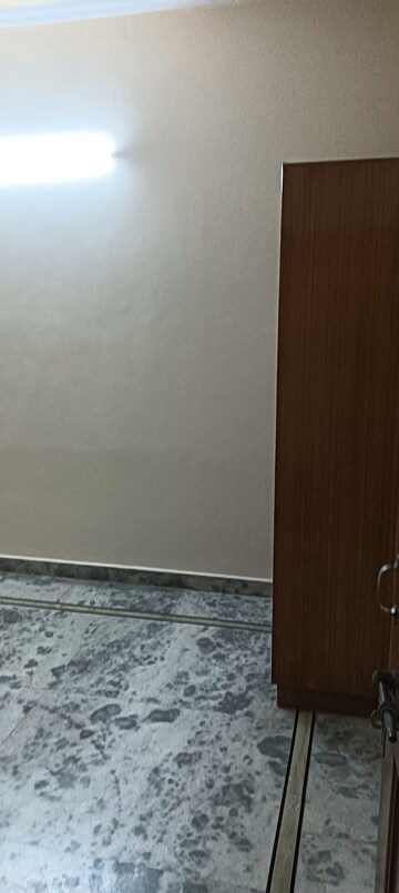 Room in 3 BHK Apartment at Sector 21c – for Rent