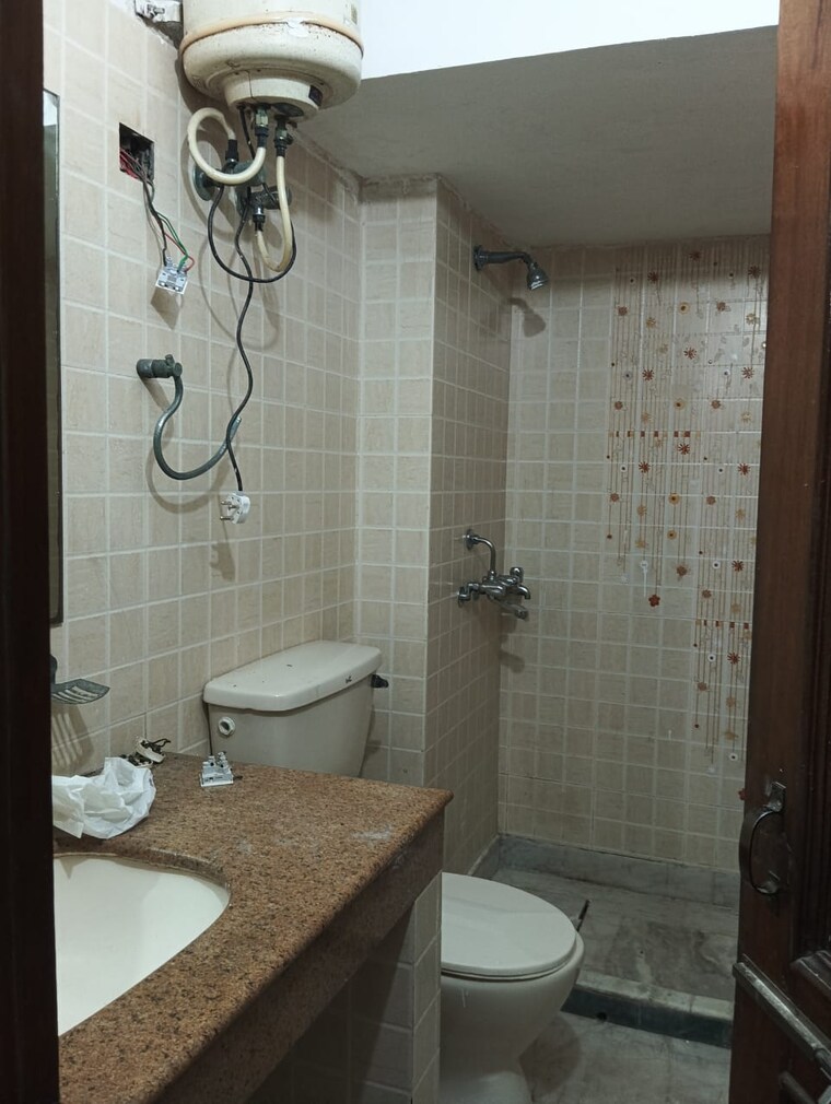 Bathroom, sector 23a 3 Bedroom 3000 Sq.Ft. Independent House In Sector 23a Gurgaon 9249831