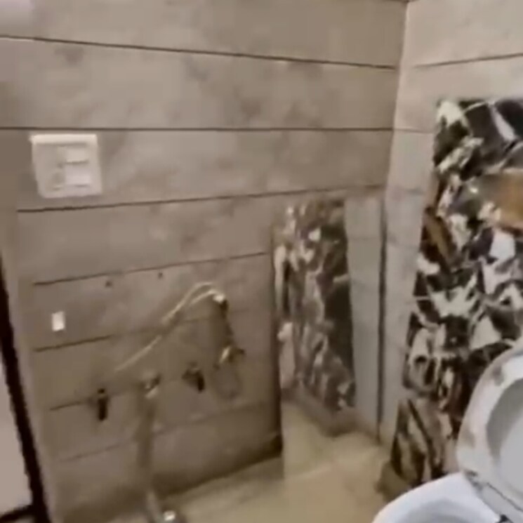 Bathroom, rohini sector 24 3 Bedroom 800 Sq.Ft. Builder Floor In Rohini Sector 24 Delhi 9249847