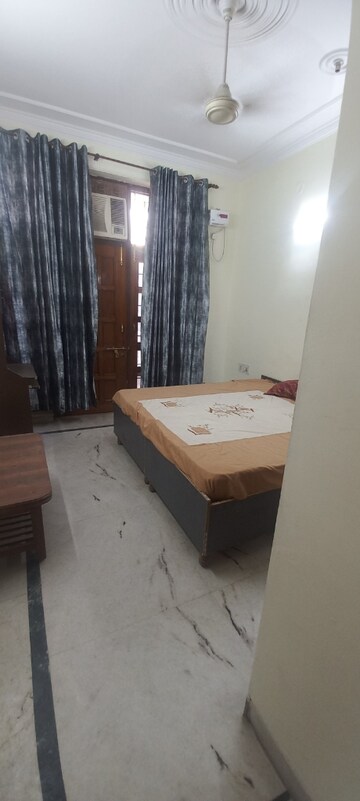 Studio Builder Floor For Rent in Sector 23