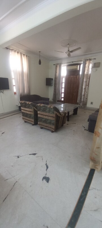 Living Room in Studio Builder Floor at Sector 23 – for Rent
