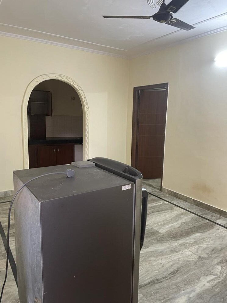 Hall, chattarpur 1 Bedroom 450 Sq.Ft. Builder Floor In Chattarpur Delhi 9249854