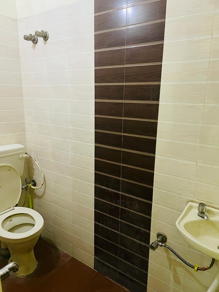 Bathroom, chattarpur 1 Bedroom 450 Sq.Ft. Builder Floor In Chattarpur Delhi 9249854