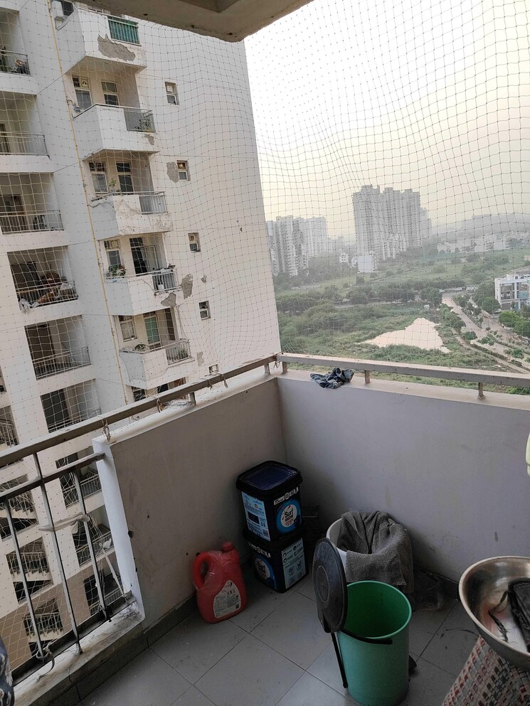 Team Area, vatika-gurgaon-21 2 Bedroom 1230 Sq.Ft. Apartment In Sector 83 Gurgaon 9249865