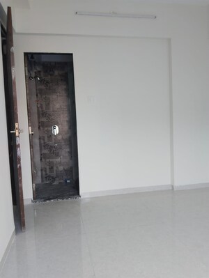 Room in 1 BHK Apartment at Marathon Neo Square, Tulshet Pada – for Rent