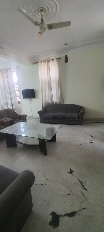 Furnished Amenities in Studio Builder Floor at Sector 23 – for Rent