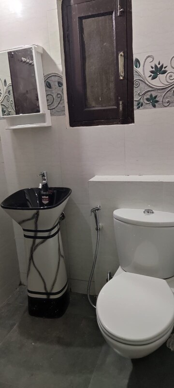 Bathroom in 1.5 BHK Builder Floor at Sector 55 – for Rent