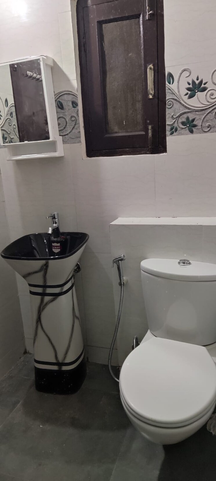 Bathroom, sector 55 1.5 Bedroom 500 Sq.Ft. Builder Floor In Sector 55 Gurgaon 9249876