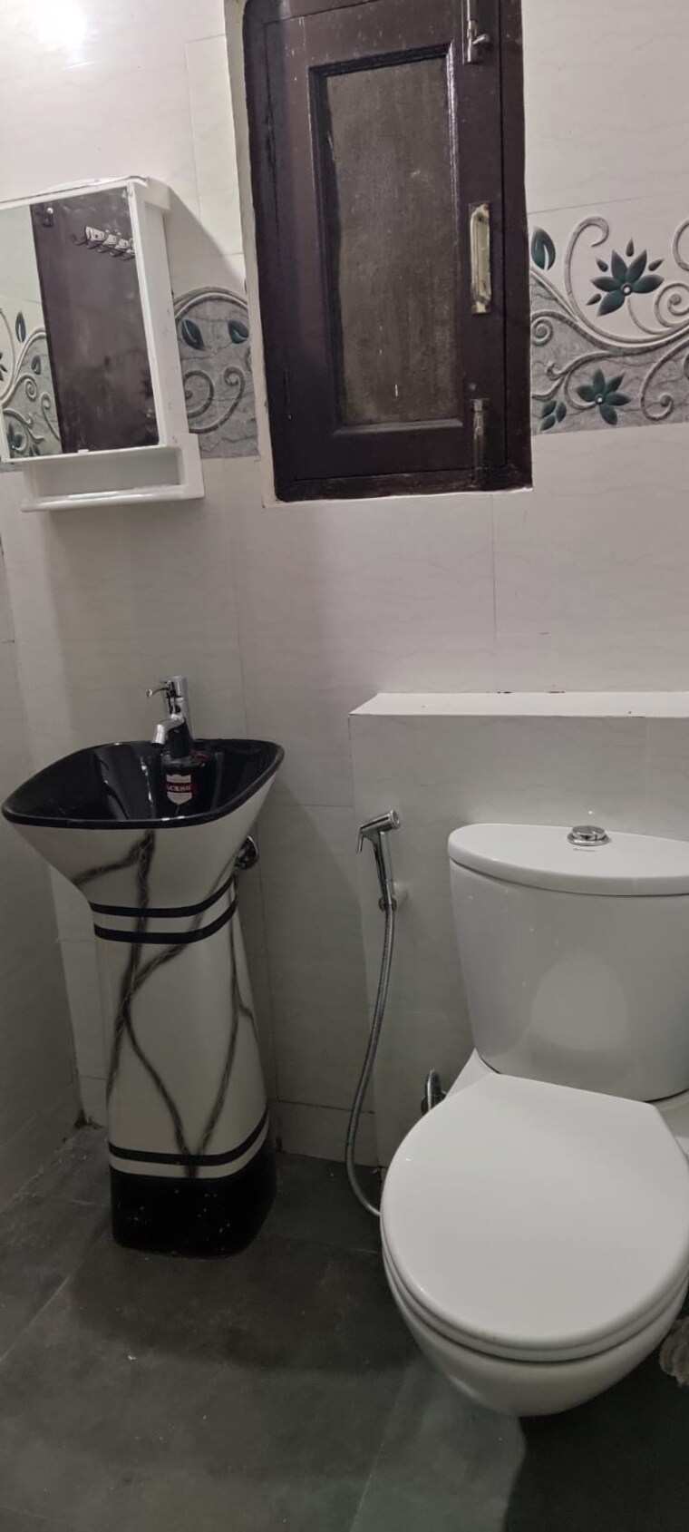 Bathroom, sector 55 1.5 Bedroom 500 Sq.Ft. Builder Floor In Sector 55 Gurgaon 9249876