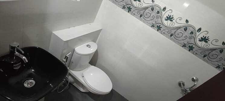 Bathroom, sector 55 1.5 Bedroom 500 Sq.Ft. Builder Floor In Sector 55 Gurgaon 9249876