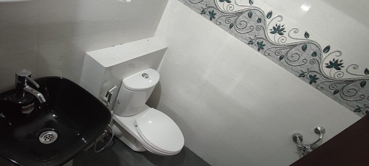 Bathroom, sector 55 1.5 Bedroom 500 Sq.Ft. Builder Floor In Sector 55 Gurgaon 9249876