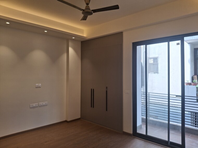 Room, sector 46 3.5 Bedroom 2360 Sq.Ft. Builder Floor In Sector 46 Gurgaon 9249929