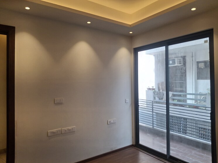 Room, sector 46 3.5 Bedroom 2360 Sq.Ft. Builder Floor In Sector 46 Gurgaon 9249929