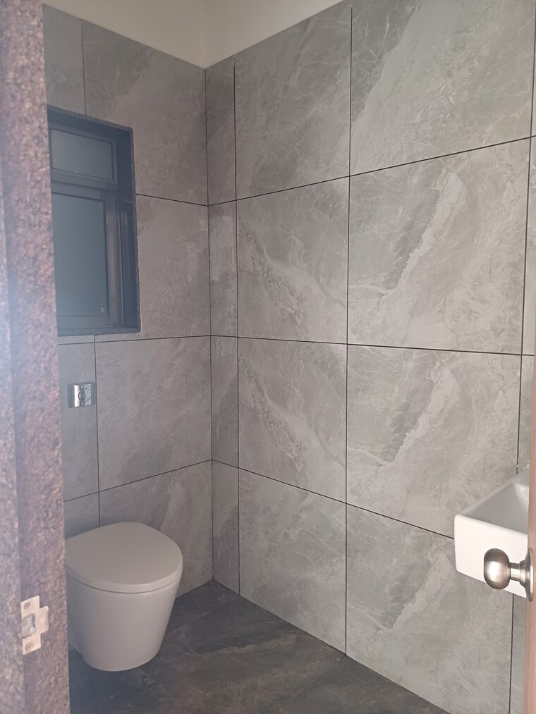 Bathroom, chandak-unicorn Commercial Office Space 551 Sq.Ft. In Andheri West Mumbai 9250051