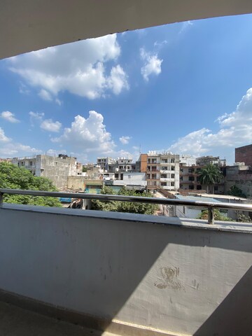 Swimming Pool in 1 BHK Builder Floor at Saket – for Rent