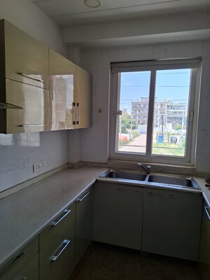 Kitchen in 3.5 BHK Apartment at Central Park II-Bellevue, Sector 48 – for Rent