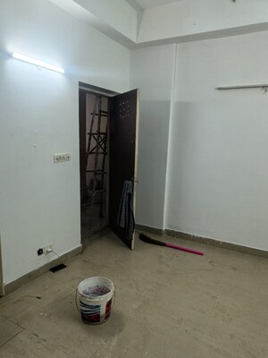 Room in 3 BHK Apartment at Mahagun Moderne, Sector 78 – for Sale