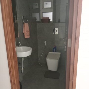 Bathroom in 3.5 BHK Apartment at Shalimar Belvedere Court, Malesemau – for Sale