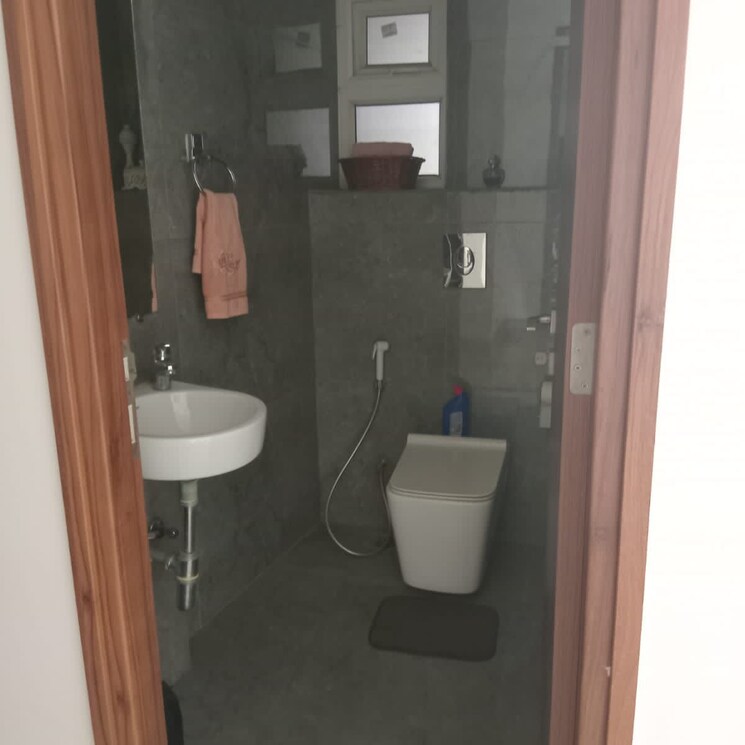 Bathroom, shalimar-belvedere-court 3.5 Bedroom 1541 Sq.Ft. Apartment In Malesemau Lucknow 9250118
