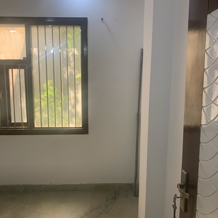 Room, rohini sector 24 3 Bedroom 850 Sq.Ft. Builder Floor In Rohini Sector 24 Delhi 9250096