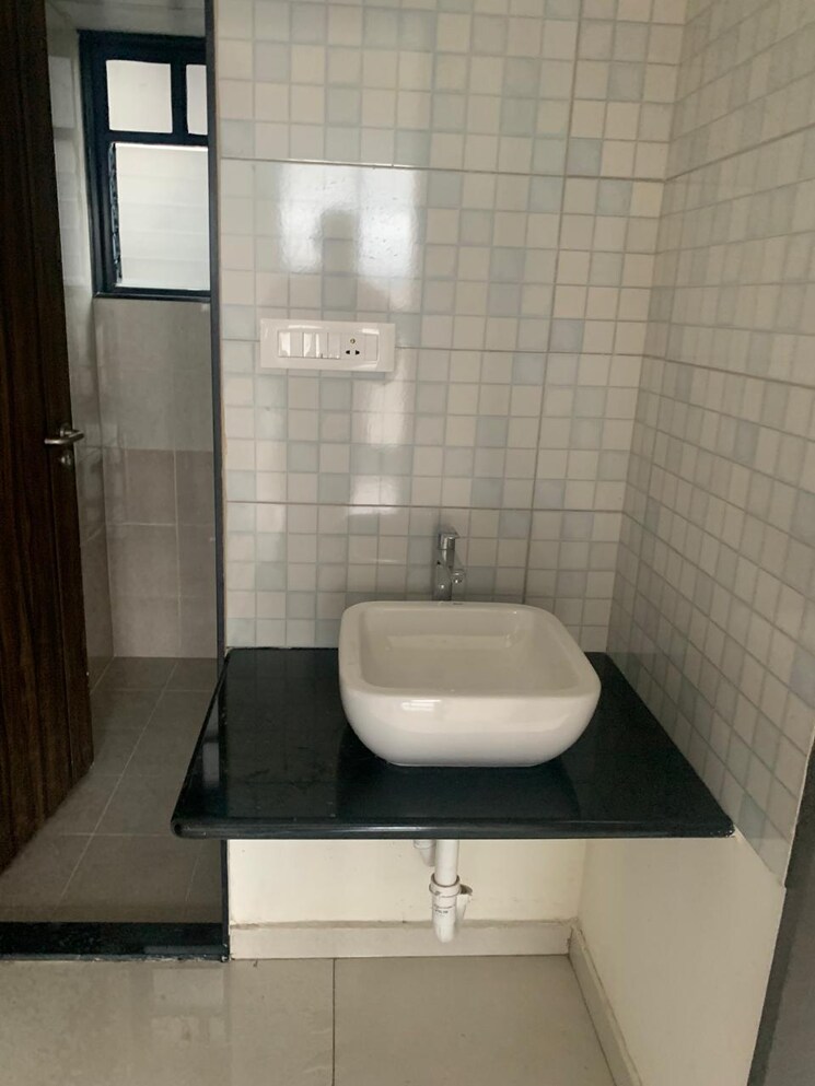 Bathroom, paranjape-broadway 2 Bedroom 850 Sq.Ft. Apartment In Wakad Pune 9250145