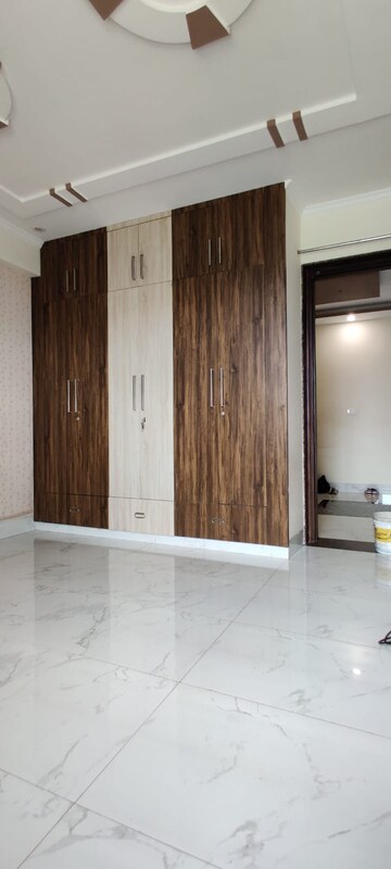 Room in 2 BHK Builder Floor at Sushant Lok 3, Sector 57 – for Rent