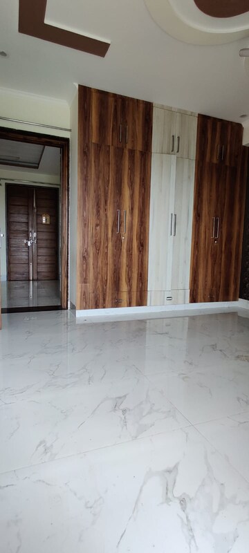 Room in 2 BHK Builder Floor at Sushant Lok 3, Sector 57 – for Rent