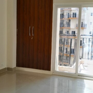 Room in 3.5 BHK Apartment at Amrapali Terrace Homes, Tech Zone 4 Greater Noida – for Rent