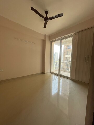 Room in 4 BHK Apartment at Amrapali Terrace Homes, Tech Zone 4 Greater Noida – for Rent
