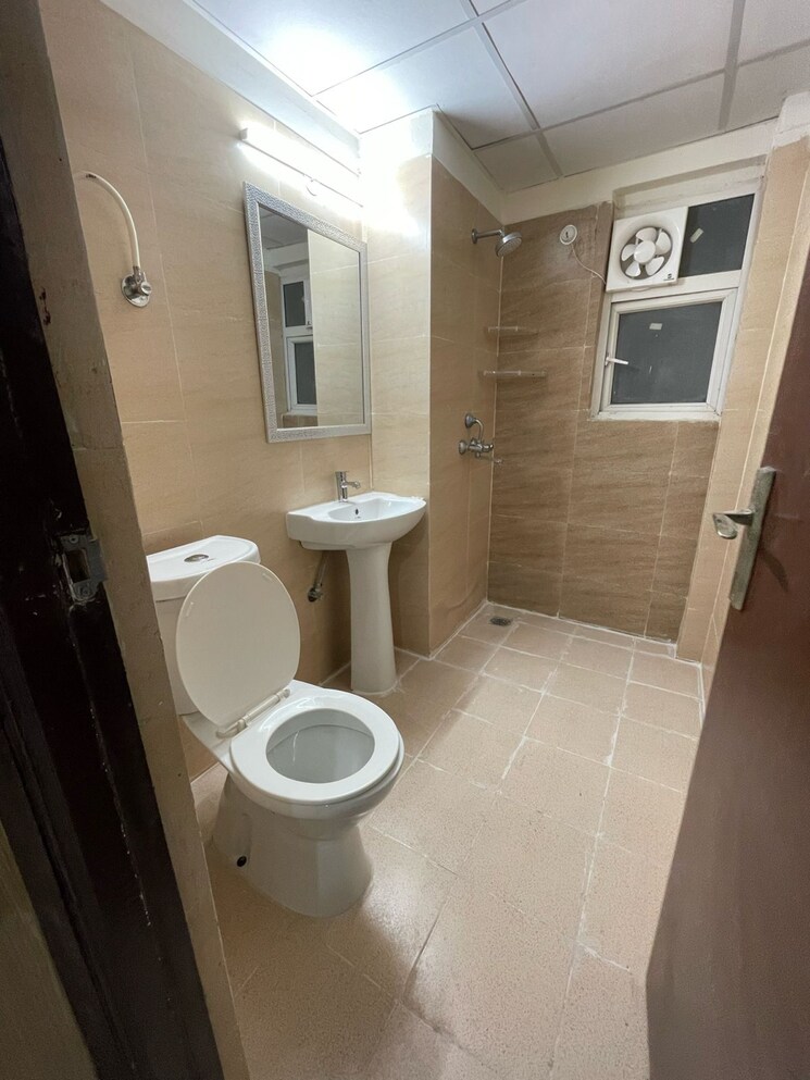 Bathroom, amrapali-terrace-homes 4 Bedroom 2070 Sq.Ft. Apartment In Tech Zone 4 Greater Noida Greater Noida 9250233