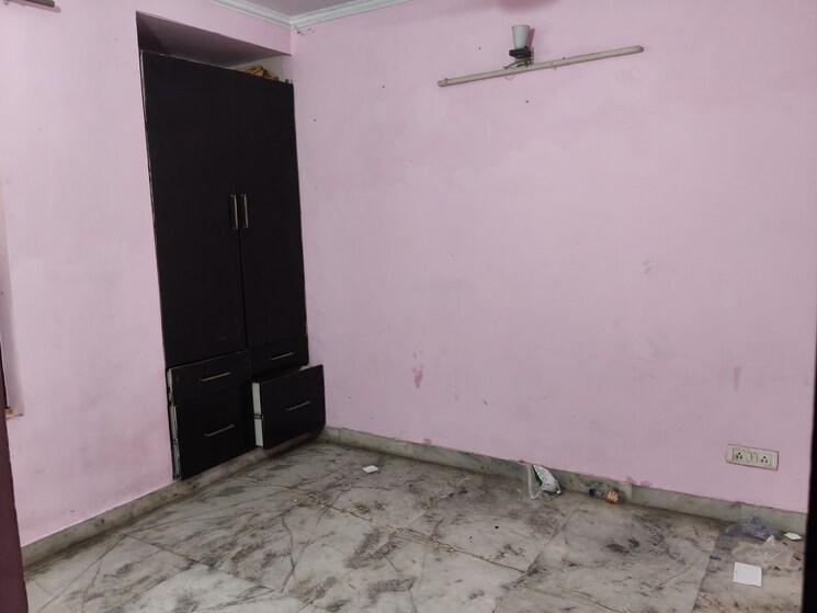 Room, sector 31 2 Bedroom 1200 Sq.Ft. Builder Floor In Sector 31 Faridabad 9250309