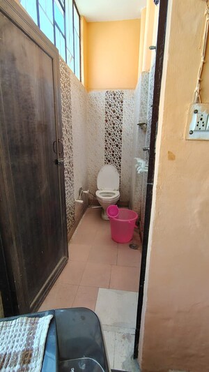 Furnished Amenities in 1 BHK Builder Floor at Dwarka Mor – for Rent