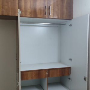 Furnished Amenities in 3.5 BHK Apartment at Gomti Nagar – for Rent