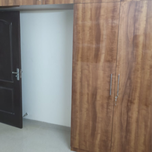 Bedroom in 3.5 BHK Apartment at Gomti Nagar – for Rent