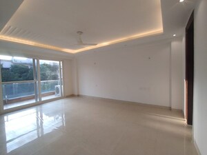 Room in 4 BHK Builder Floor at BPTP Amstoria Country Floor, Sector 102 – for Sale