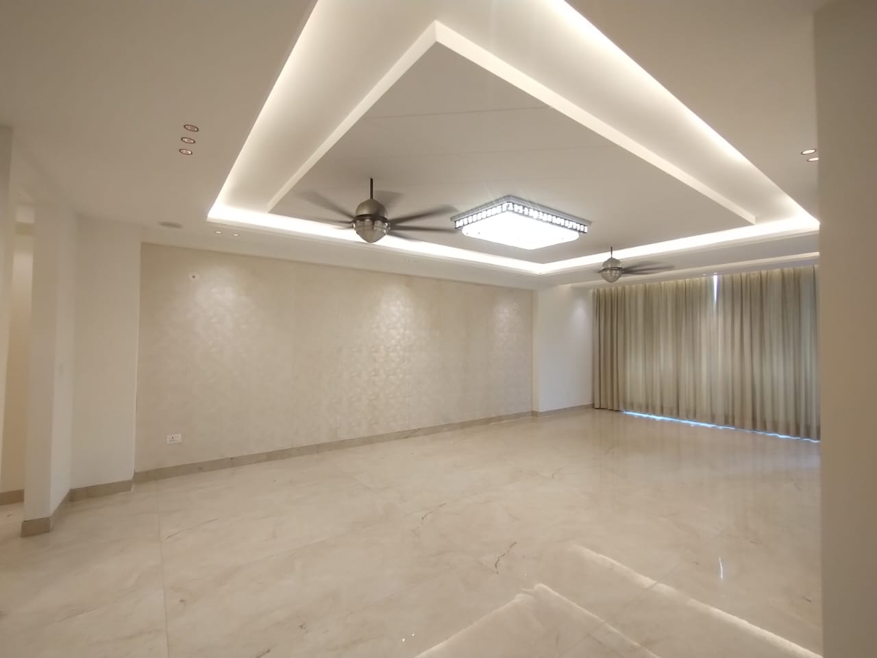 4 BHK + Servant Room,Study Room,Extra Room Builder Floor For Sale in BPTP Amstoria Country Floor