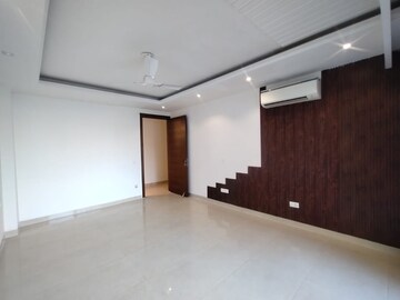 Room in 4 BHK Builder Floor at BPTP Amstoria Country Floor, Sector 102 – for Sale