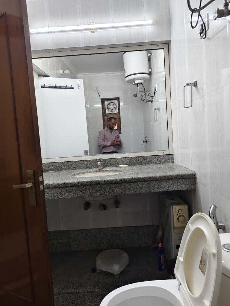 Bathroom, vasant kunj 2 Bedroom 1050 Sq.Ft. Apartment In Vasant Kunj Delhi 9250533