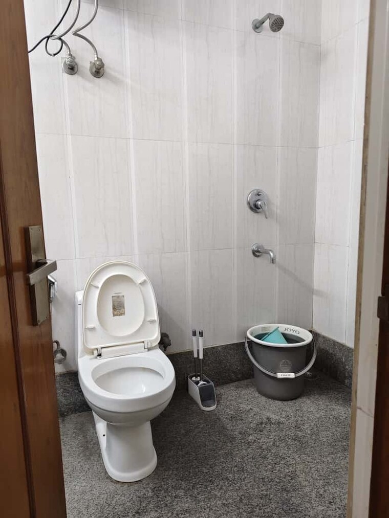 Bathroom, vasant kunj 2 Bedroom 1050 Sq.Ft. Apartment In Vasant Kunj Delhi 9250533