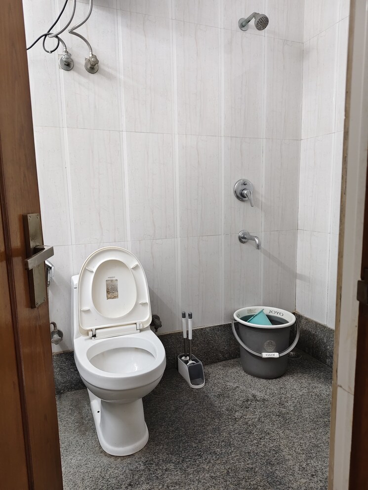 Bathroom, vasant kunj 2 Bedroom 1050 Sq.Ft. Apartment In Vasant Kunj Delhi 9250533