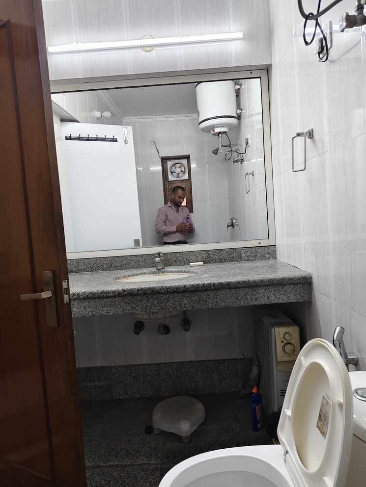 Bathroom, vasant kunj 2 Bedroom 1050 Sq.Ft. Apartment In Vasant Kunj Delhi 9250533