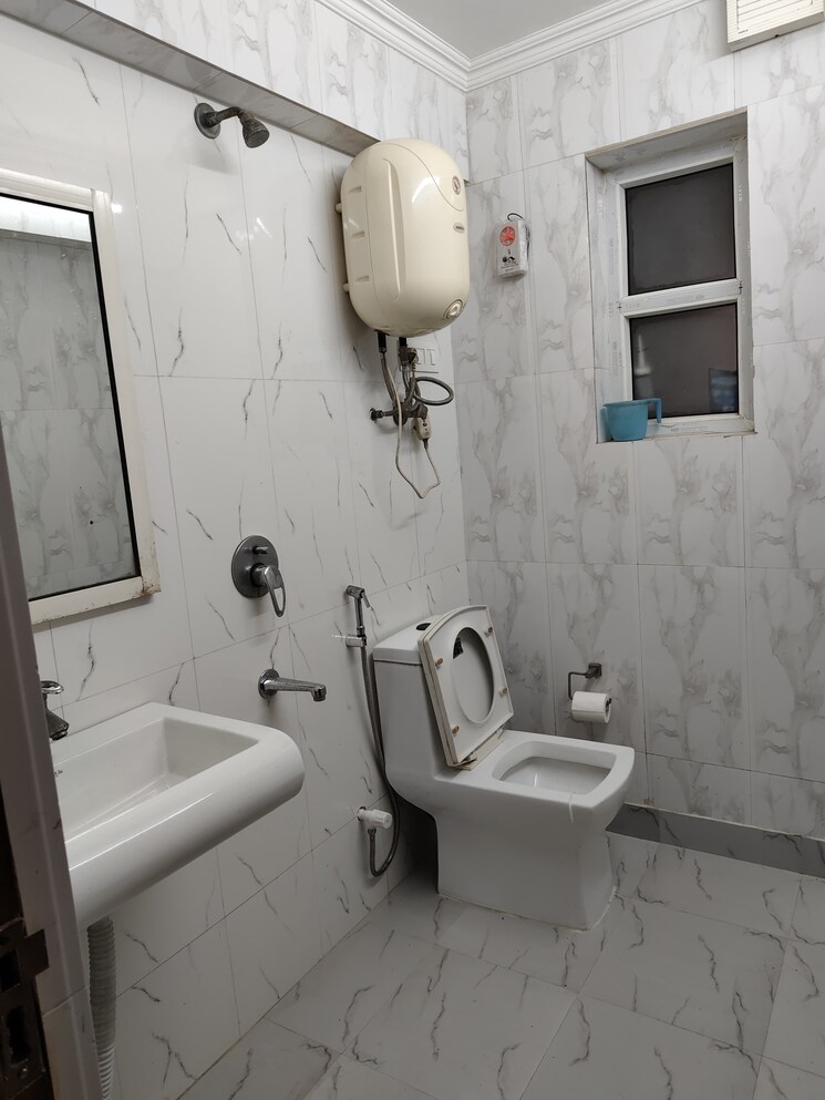 Bathroom, vasant kunj 2 Bedroom 1050 Sq.Ft. Apartment In Vasant Kunj Delhi 9250533