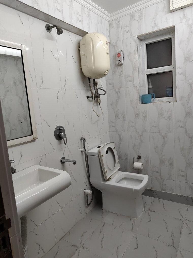 Bathroom, vasant kunj 2 Bedroom 1050 Sq.Ft. Apartment In Vasant Kunj Delhi 9250533