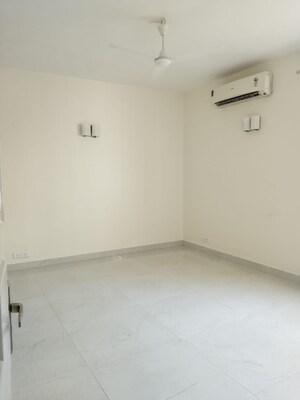 Room in 2 BHK Builder Floor at Golf Links – for Rent