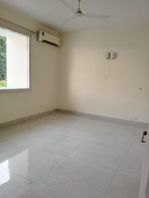 Room in 2 BHK Builder Floor at Golf Links – for Rent